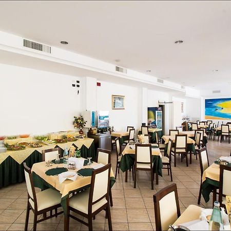 Hotel Belfiore Misano Adriatico Exteriör bild