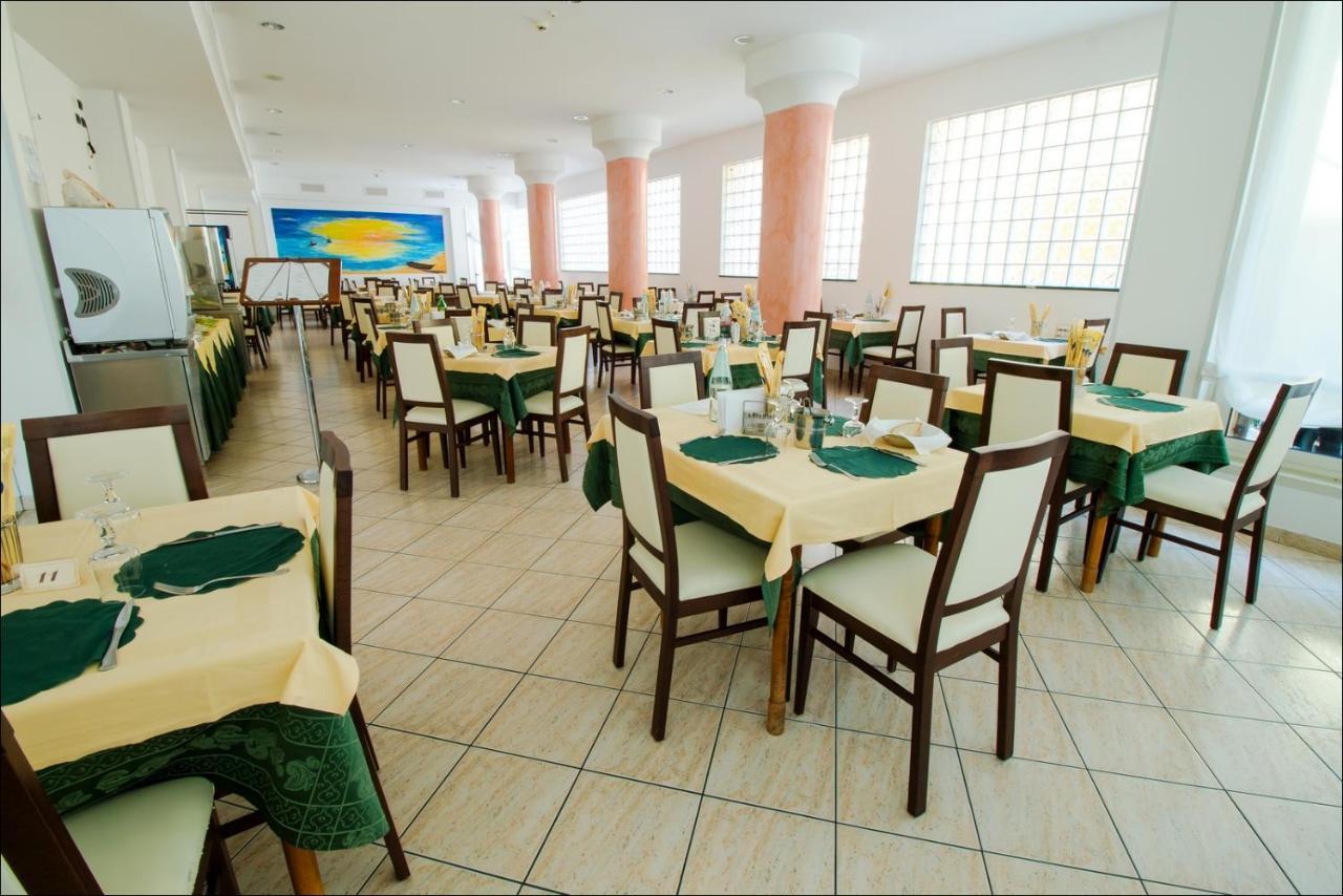 Hotel Belfiore Misano Adriatico Exteriör bild