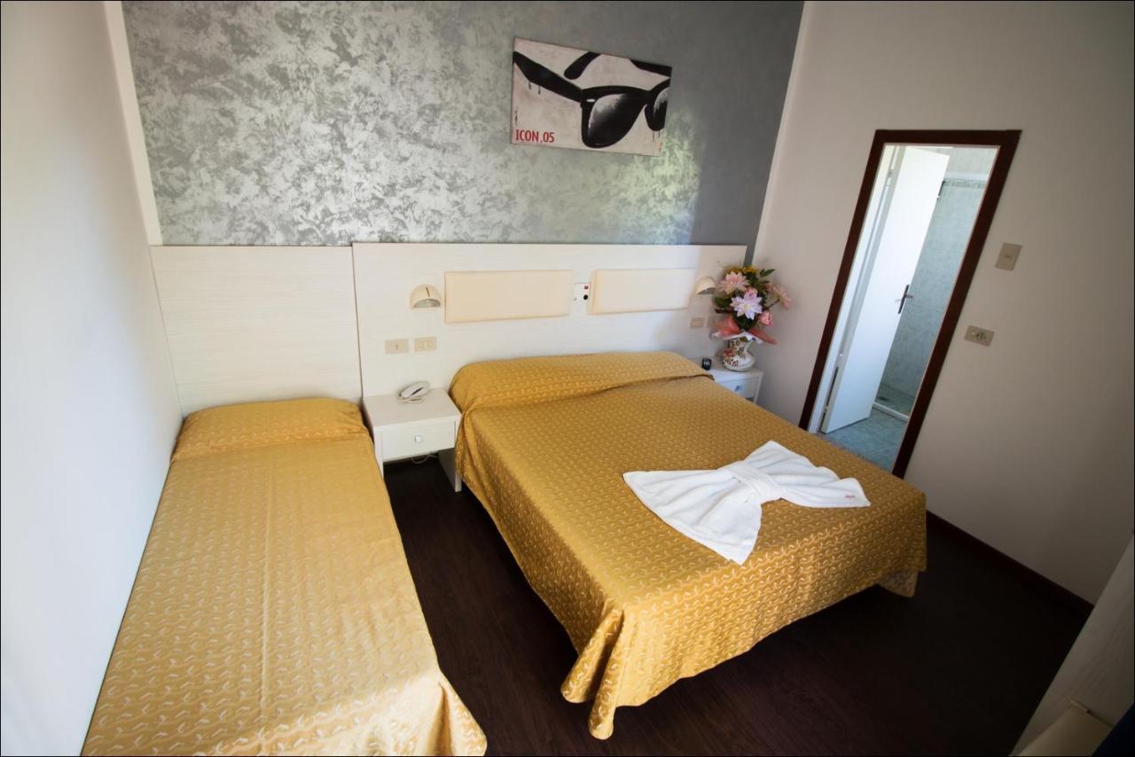 Hotel Belfiore Misano Adriatico Exteriör bild