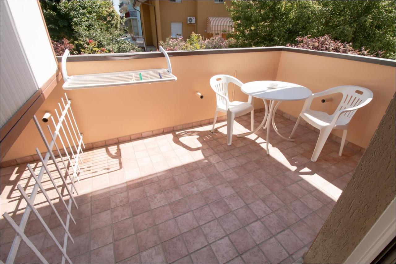 Hotel Belfiore Misano Adriatico Exteriör bild