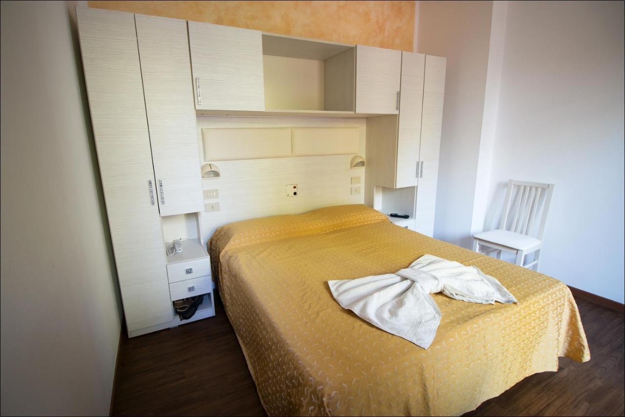 Hotel Belfiore Misano Adriatico Exteriör bild