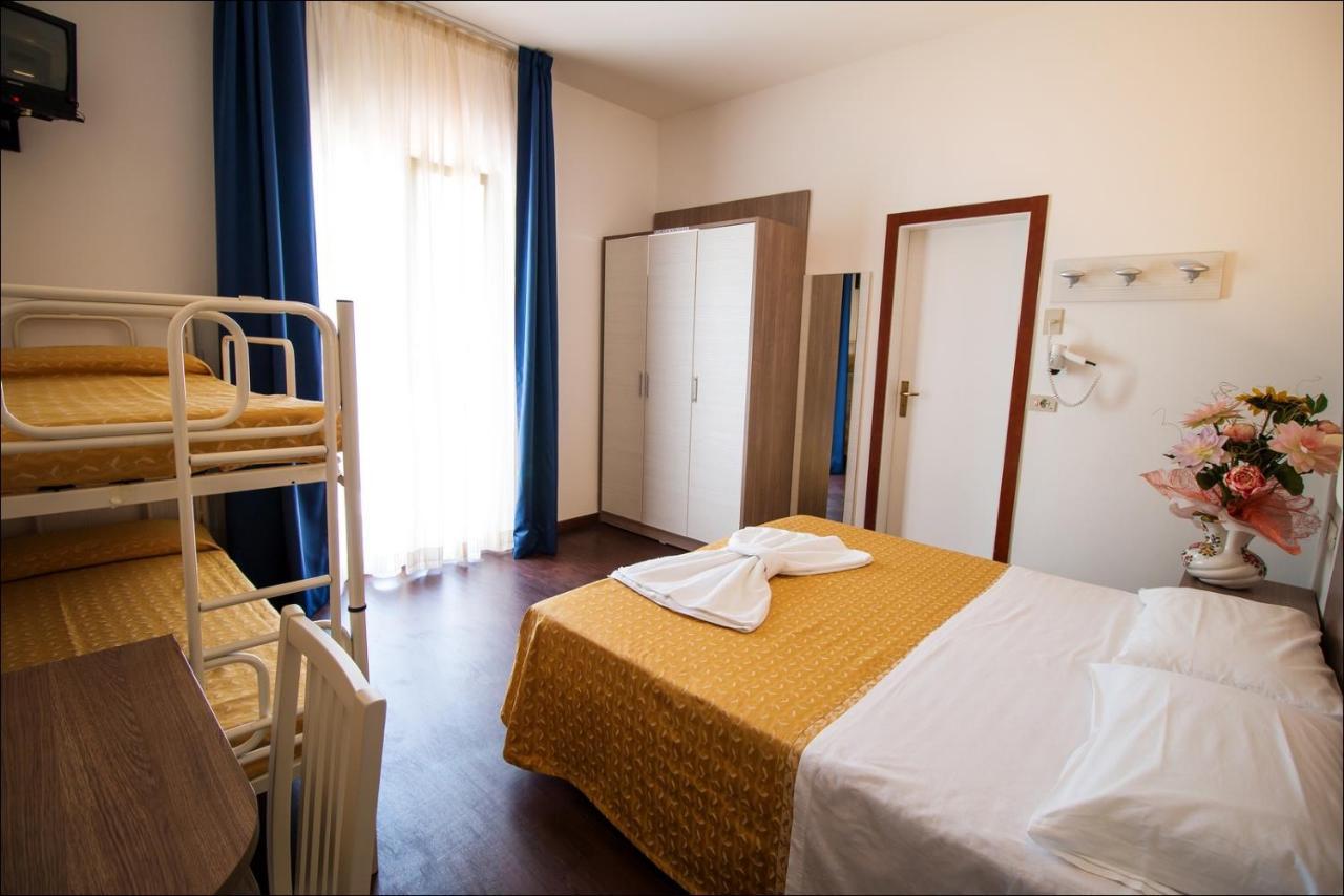Hotel Belfiore Misano Adriatico Exteriör bild