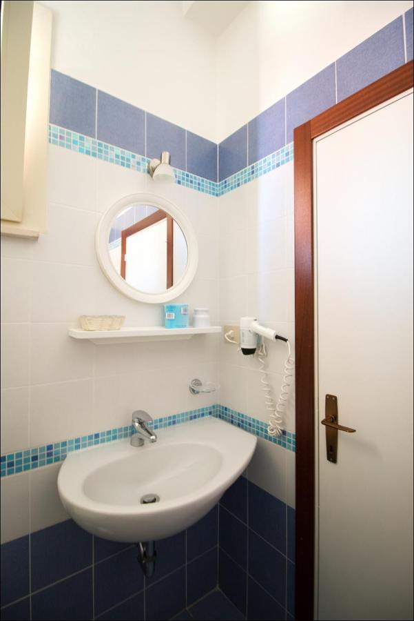 Hotel Belfiore Misano Adriatico Exteriör bild