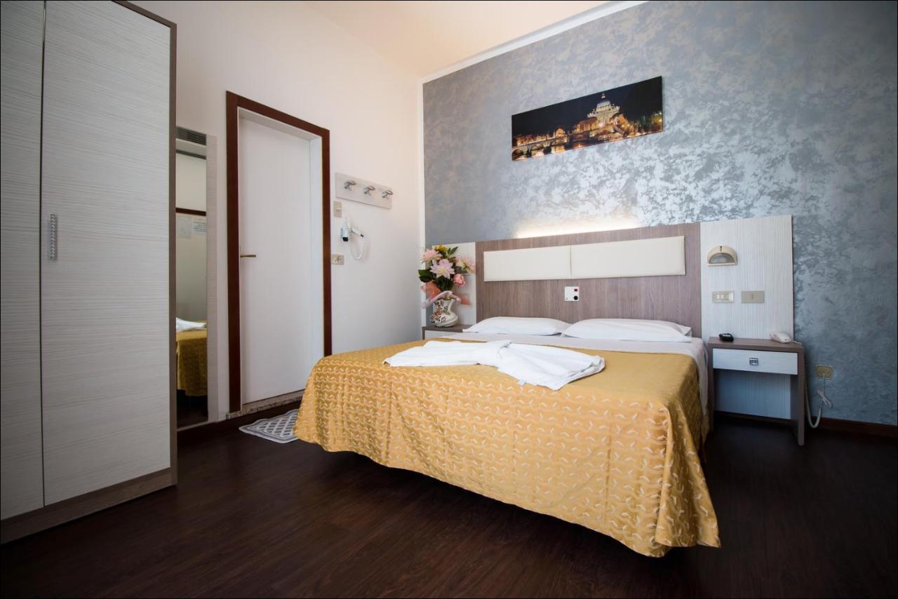Hotel Belfiore Misano Adriatico Exteriör bild