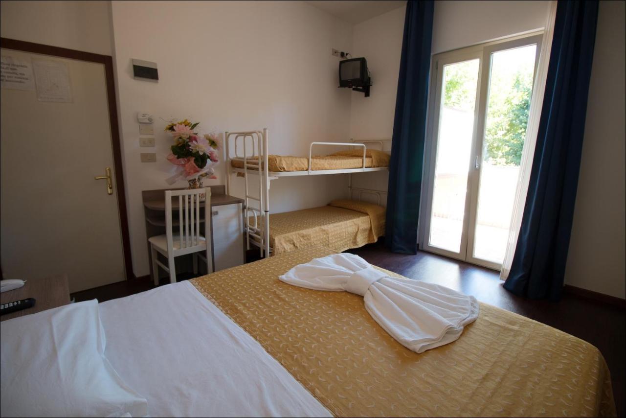 Hotel Belfiore Misano Adriatico Exteriör bild