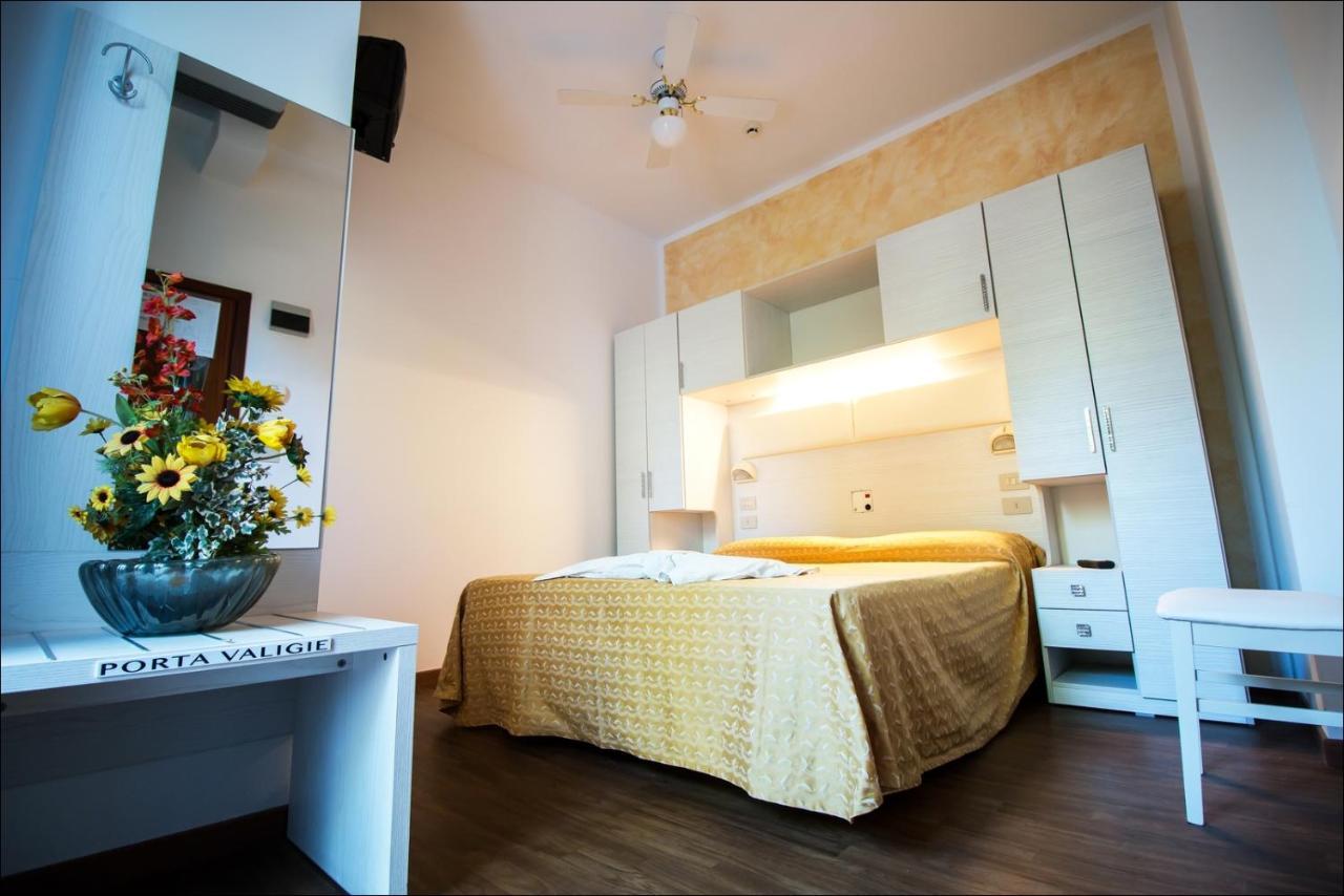Hotel Belfiore Misano Adriatico Exteriör bild